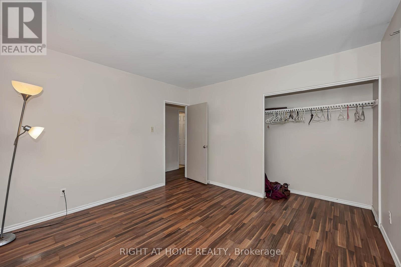 24 Largo Crescent S Property Photo 17