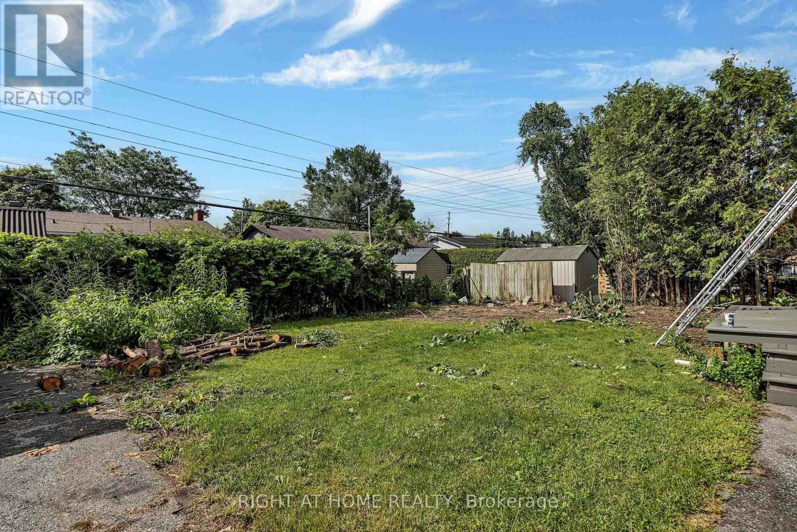 24 Largo Crescent S Property Photo 24