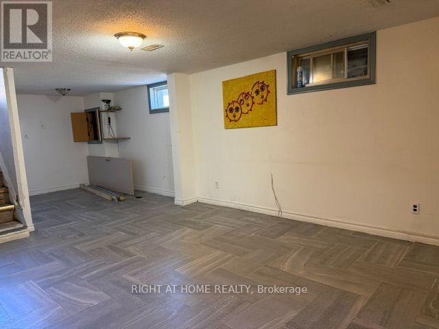 24 Largo Crescent S Property Photo 30