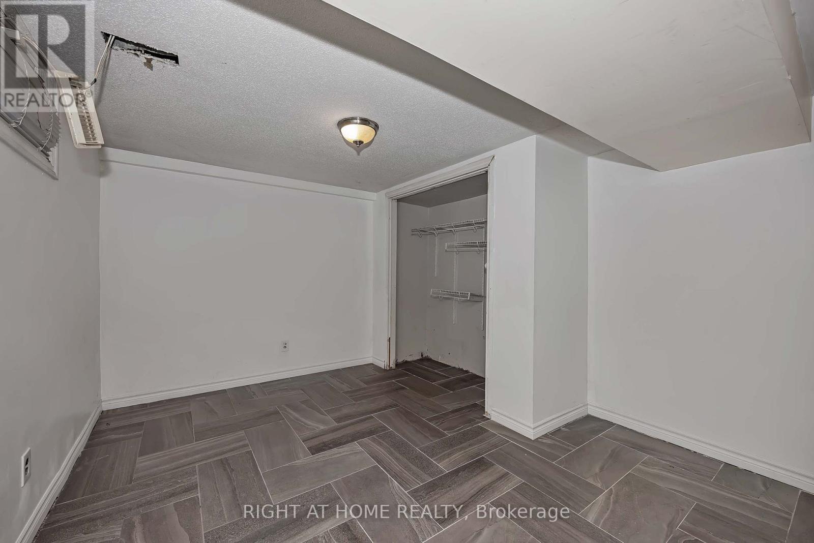24 Largo Crescent S Property Photo 32