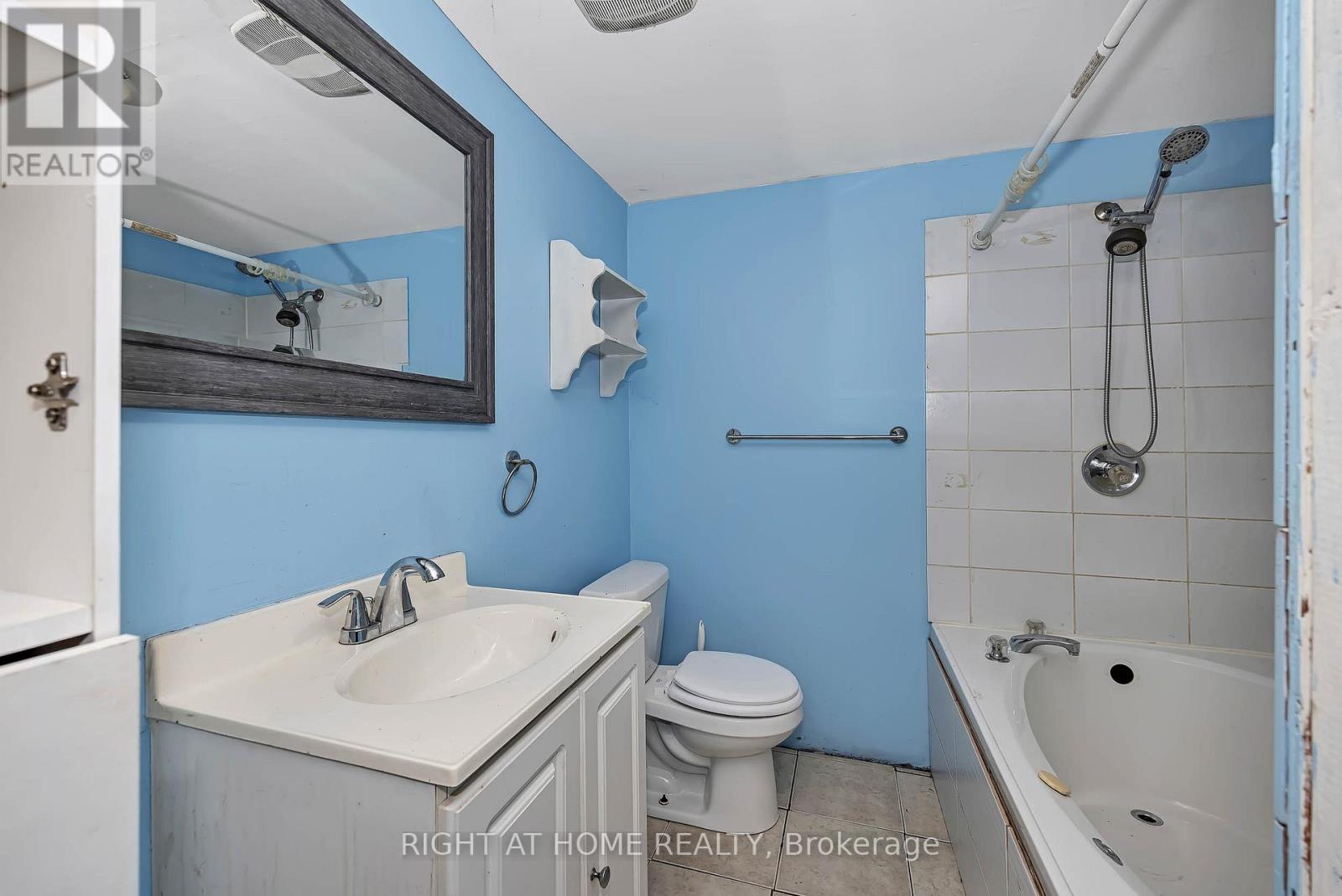 24 Largo Crescent S Property Photo 33