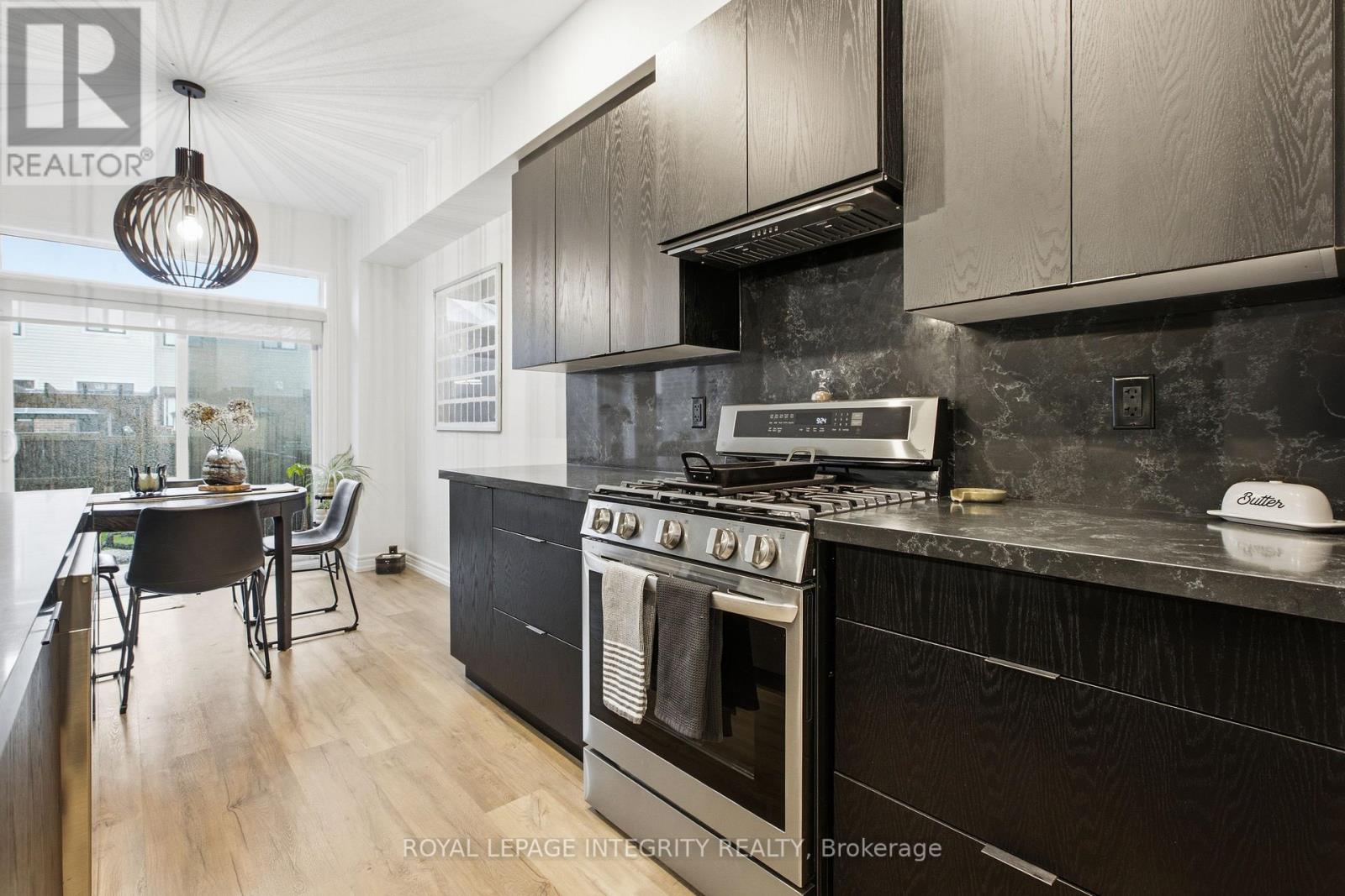 246 Cooks Mill Crescent Property Photo 14