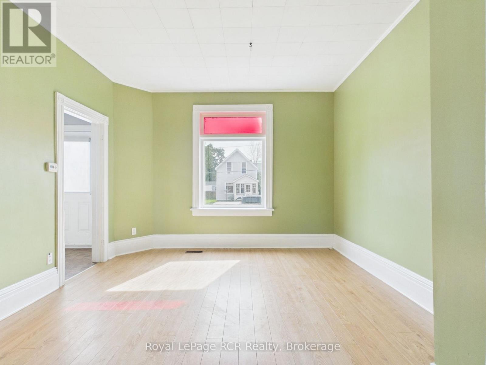 494 16th Street W Property Photo 5