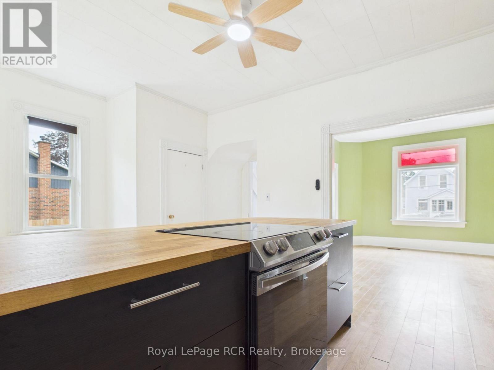 494 16th Street W Property Photo 7