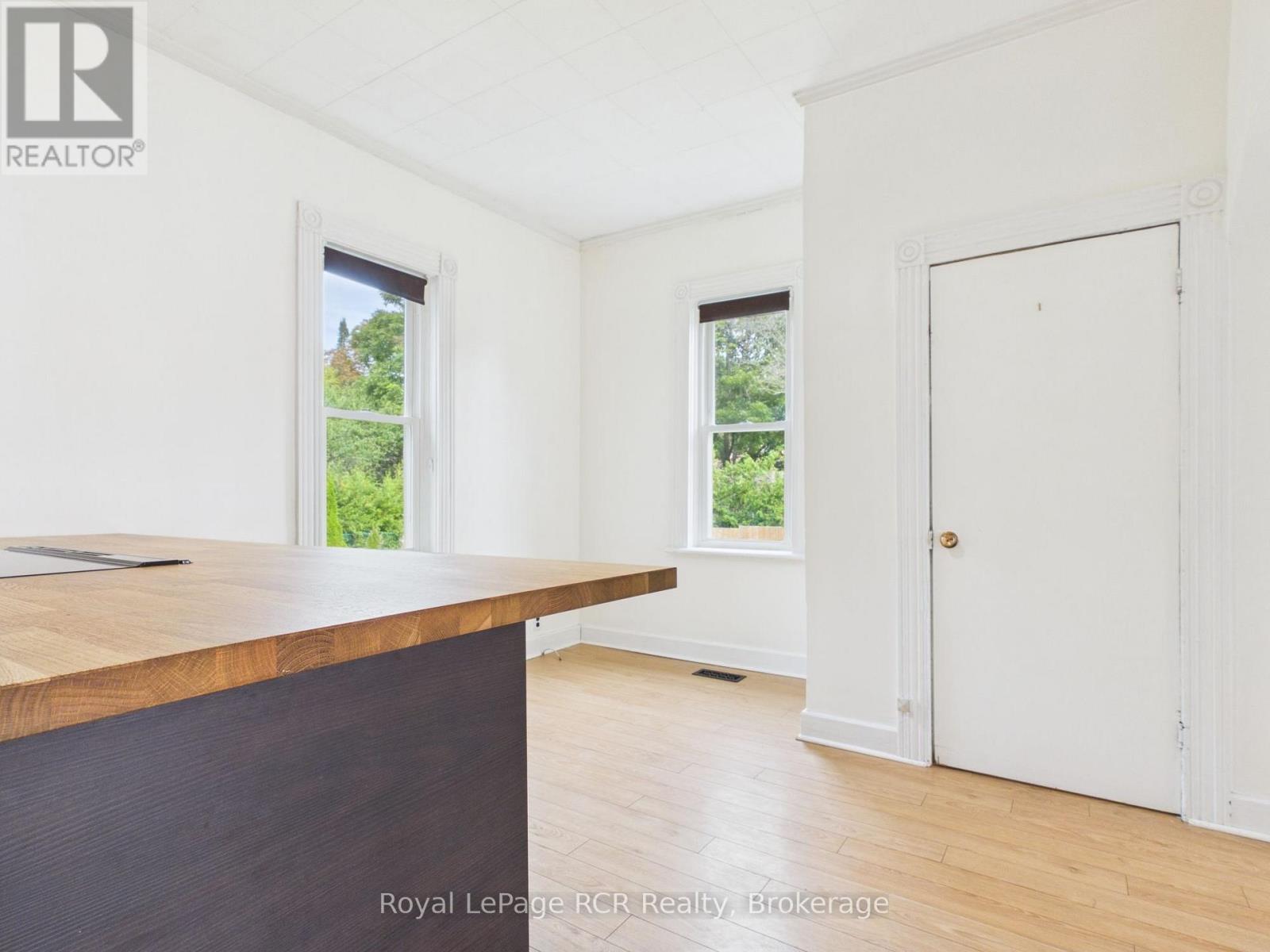 494 16th Street W Property Photo 8
