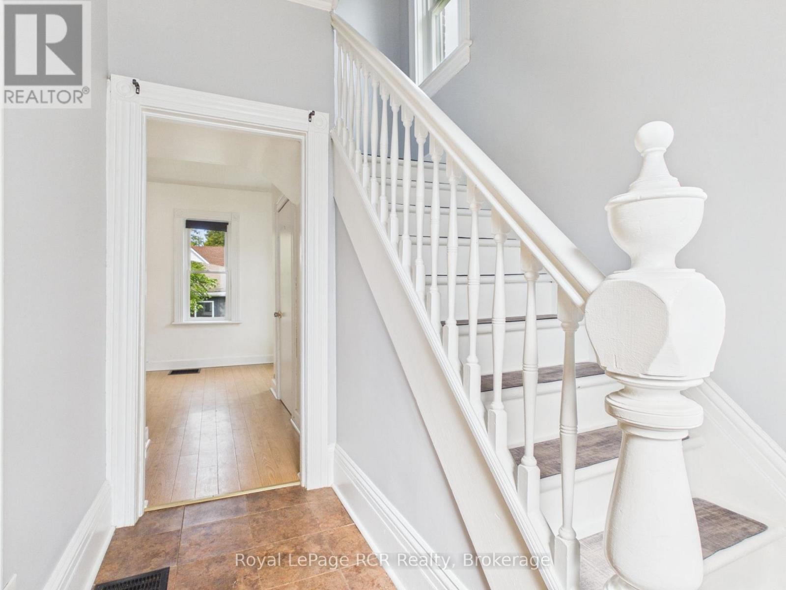 494 16th Street W Property Photo 14