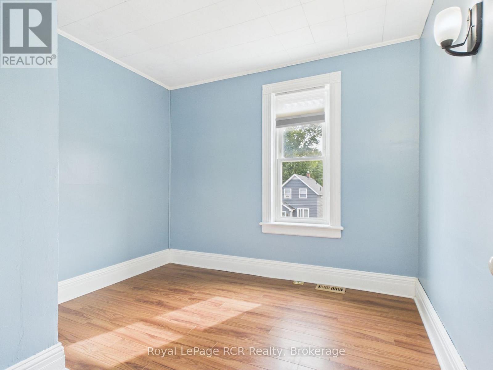 494 16th Street W Property Photo 16