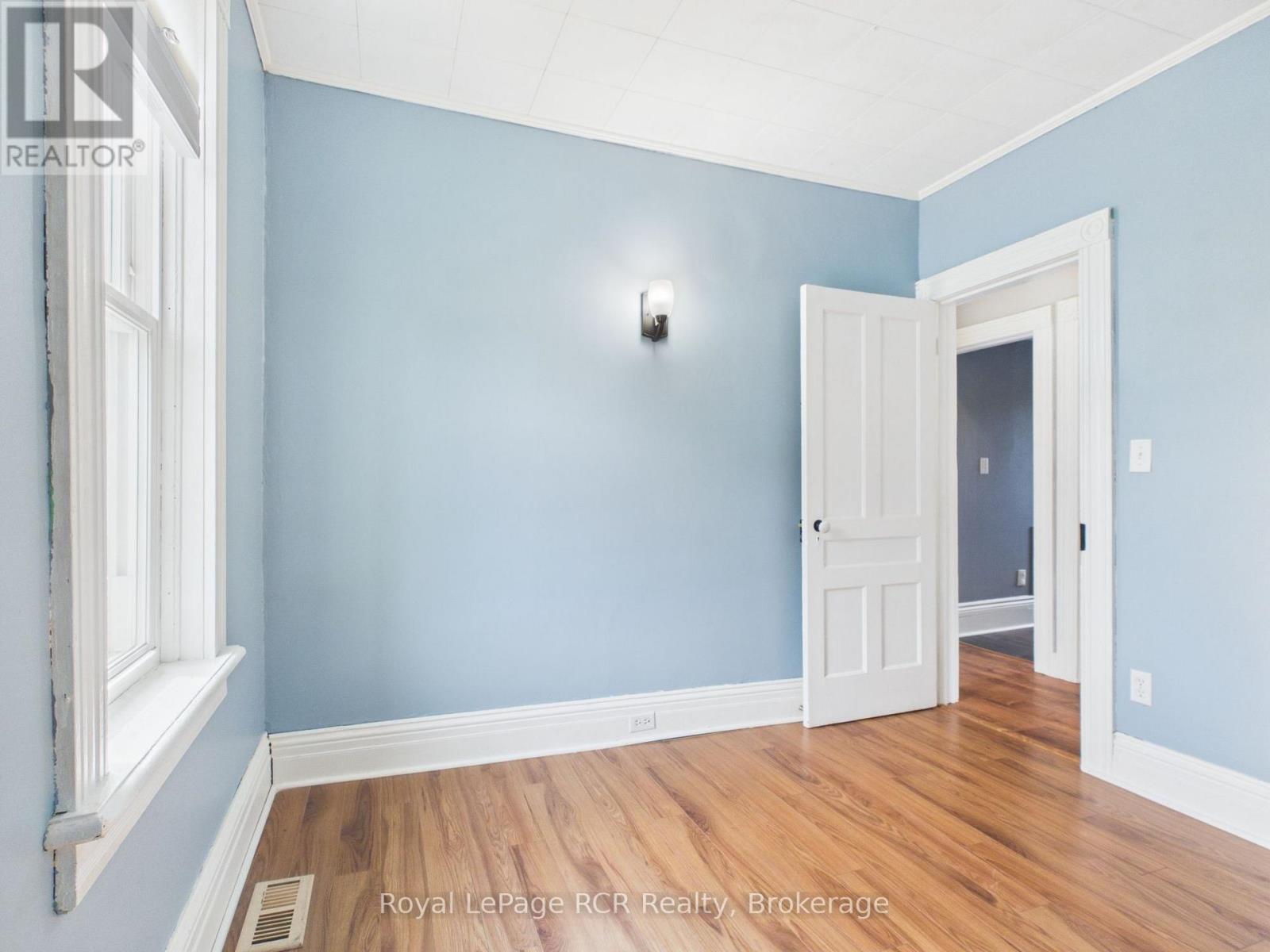 494 16th Street W Property Photo 17