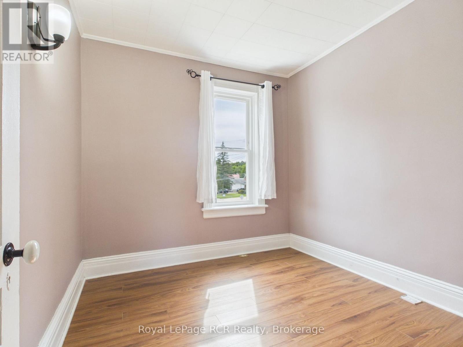 494 16th Street W Property Photo 18