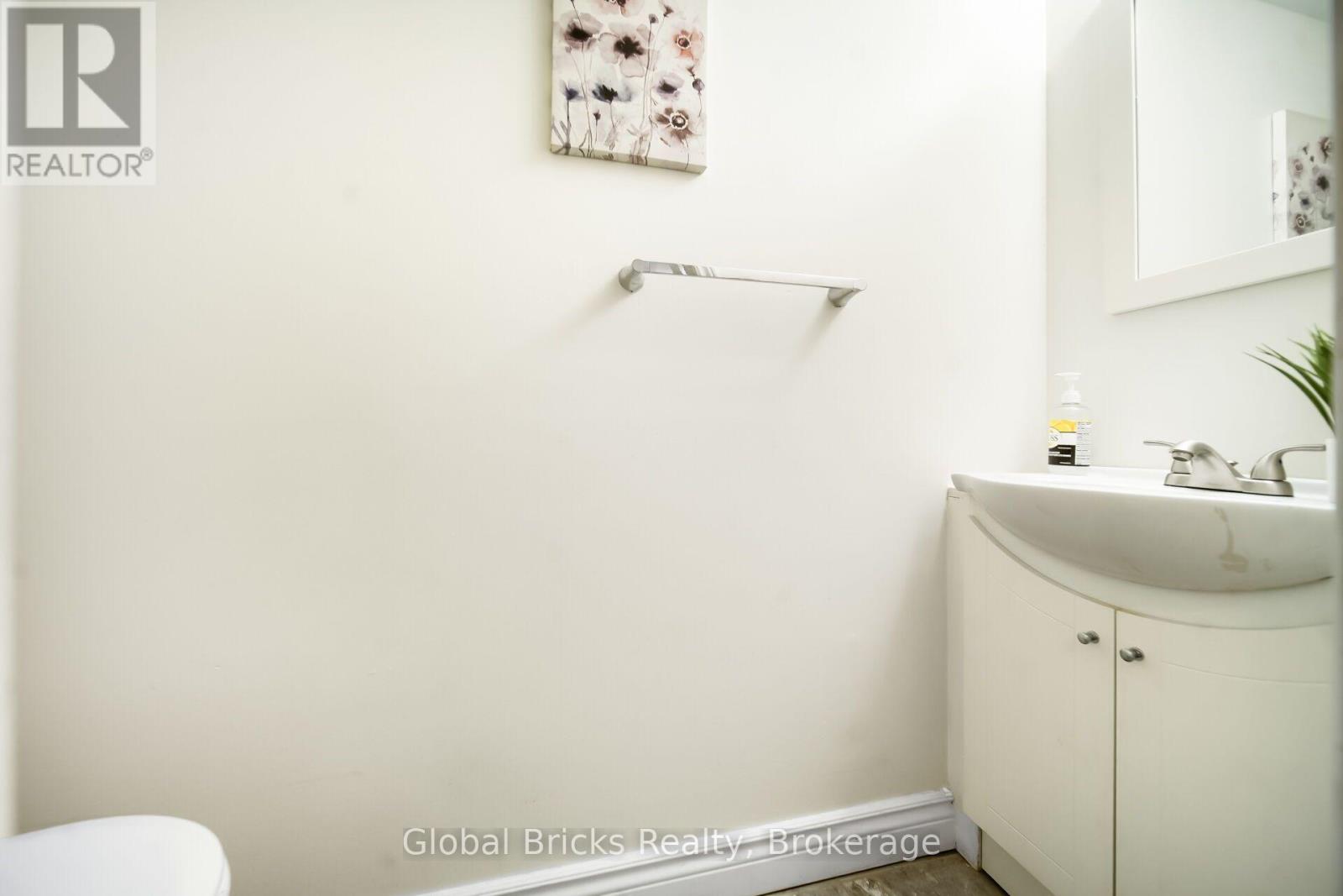 27 - 15 Green Valley Drive Property Photo 6