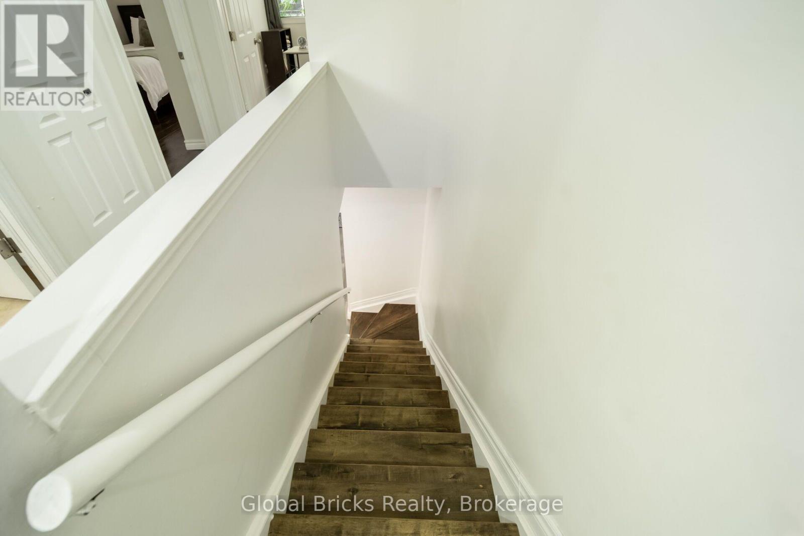 27 - 15 Green Valley Drive Property Photo 35