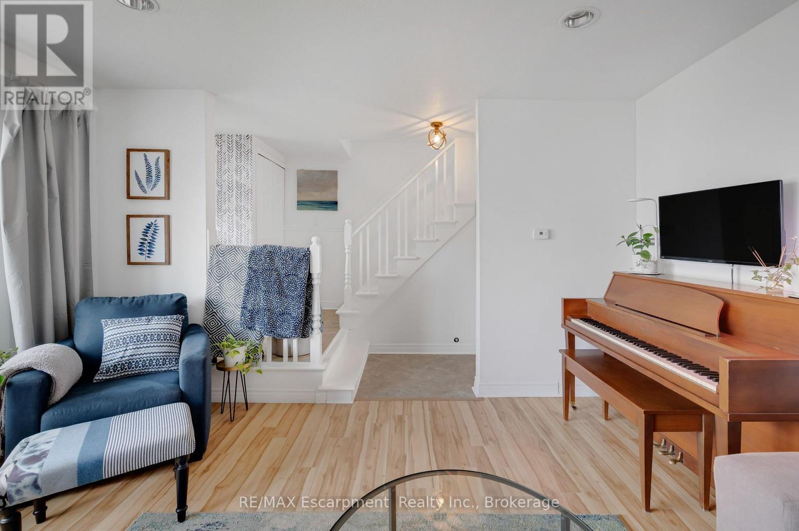 10 Goldfinch Road Property Photo 8