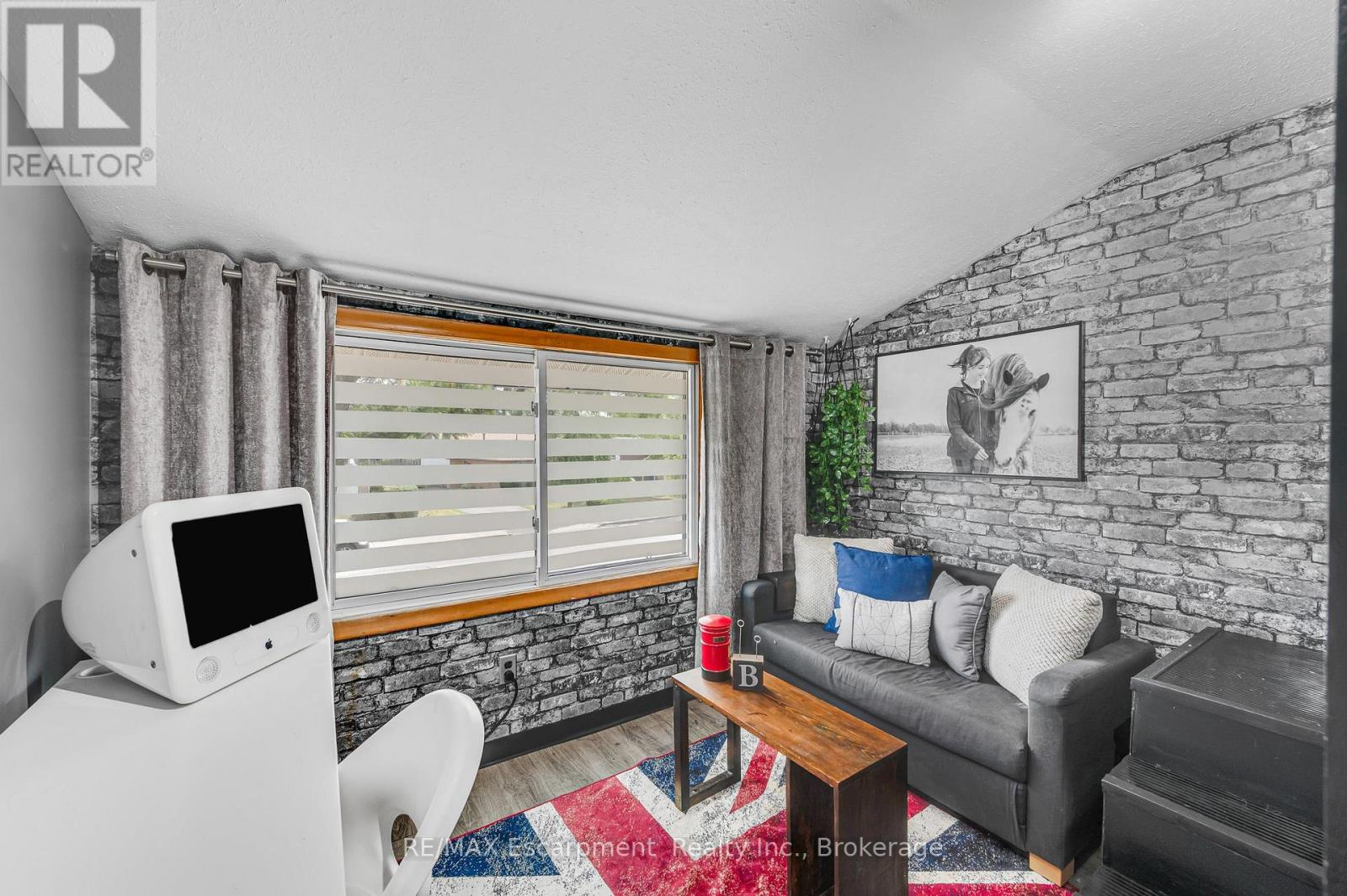 10 Goldfinch Road Property Photo 21
