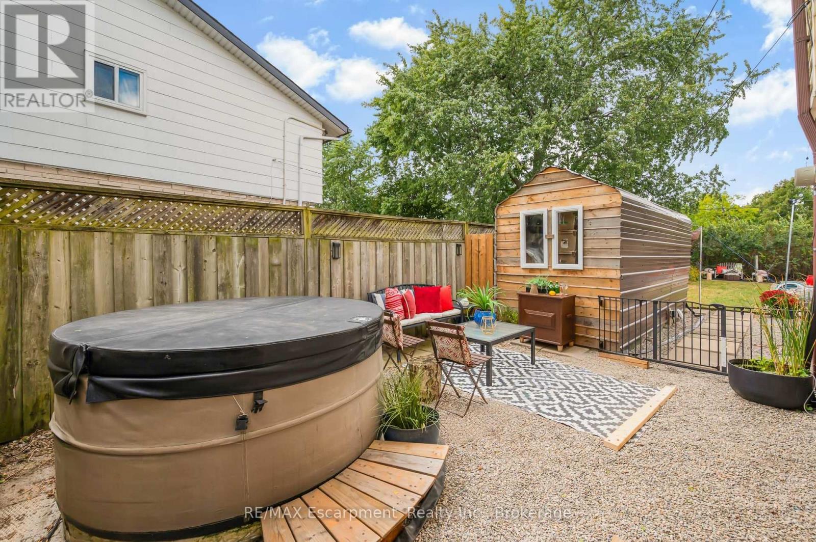 10 Goldfinch Road Property Photo 37