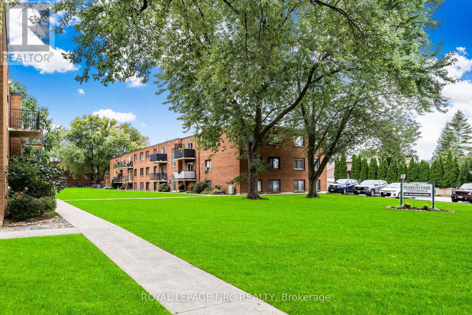 7 - 454 CARLTON STREET Property Photo 1