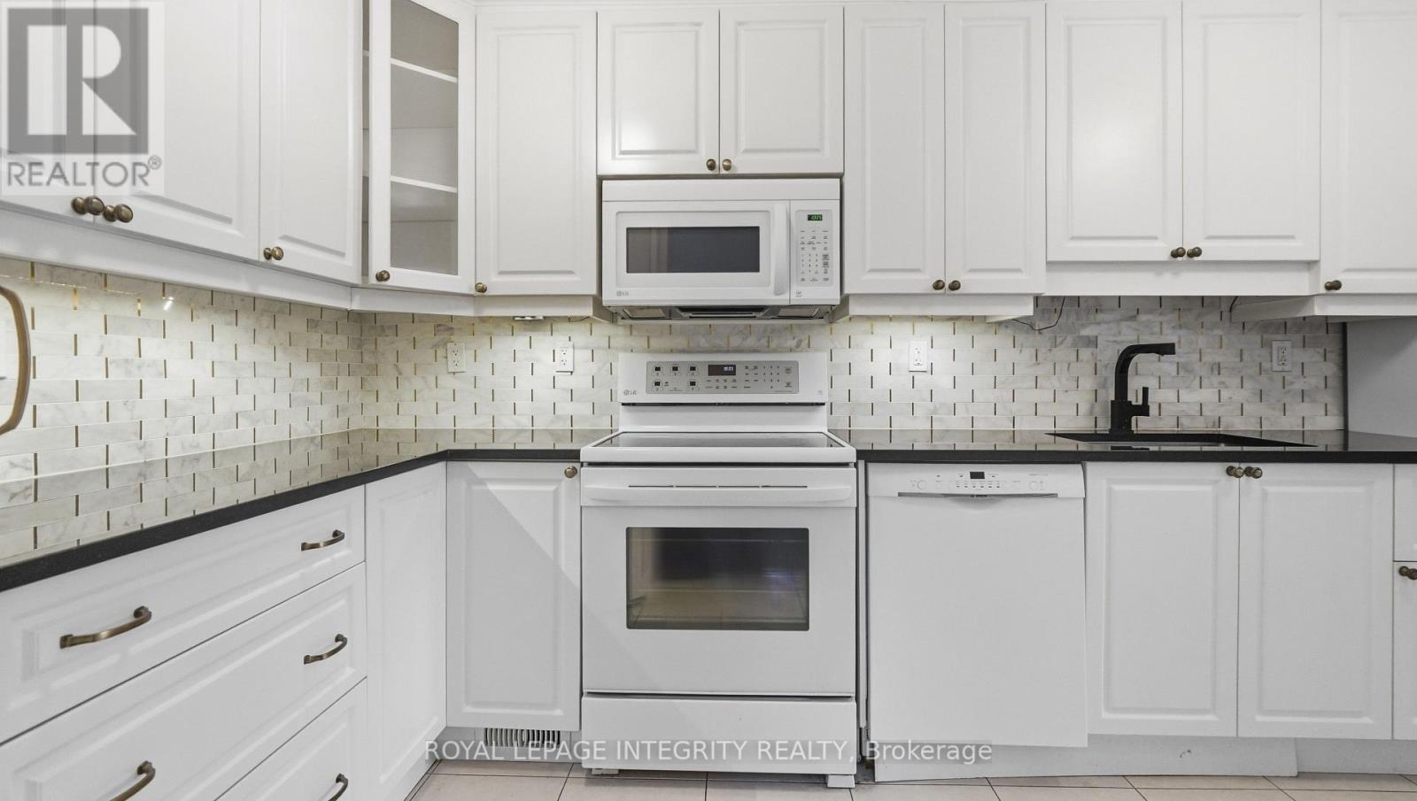 1080 Des Ormes Place Property Photo 12