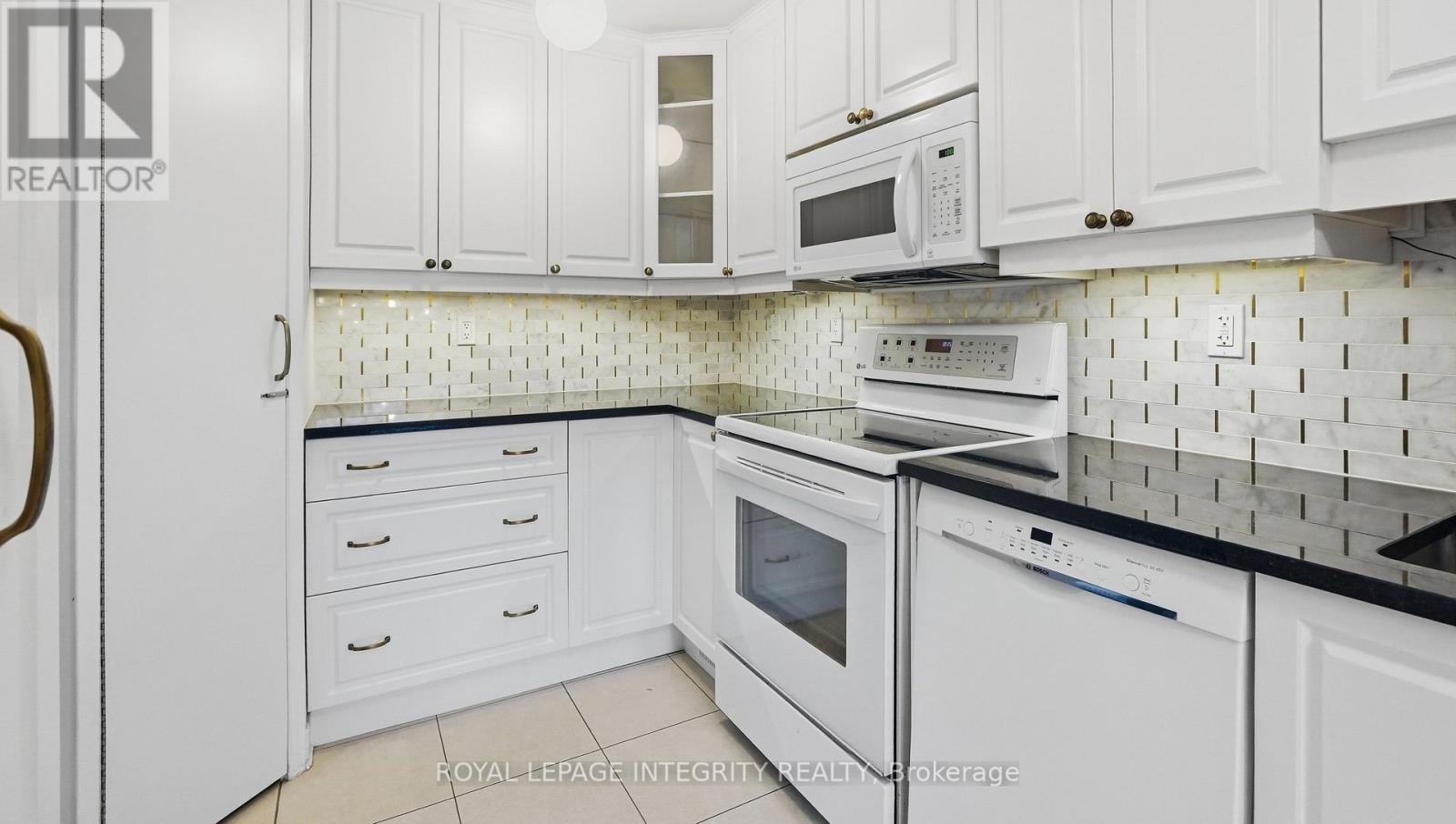 1080 Des Ormes Place Property Photo 15
