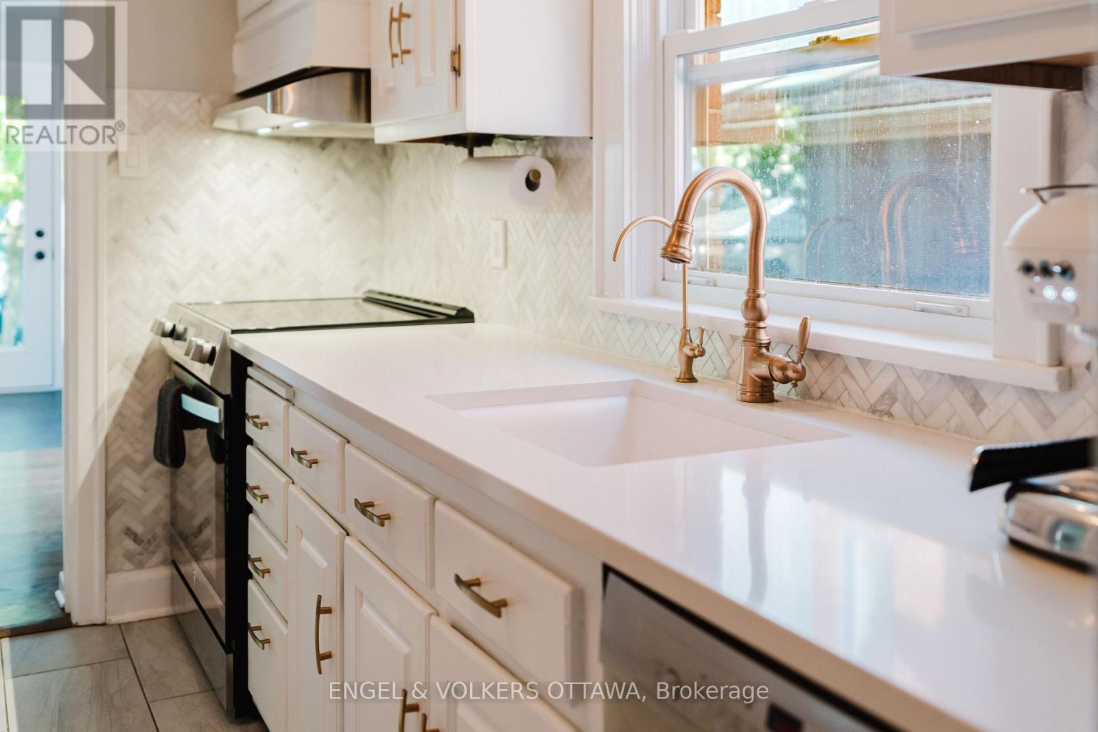 198 Stanley Avenue Property Photo 23