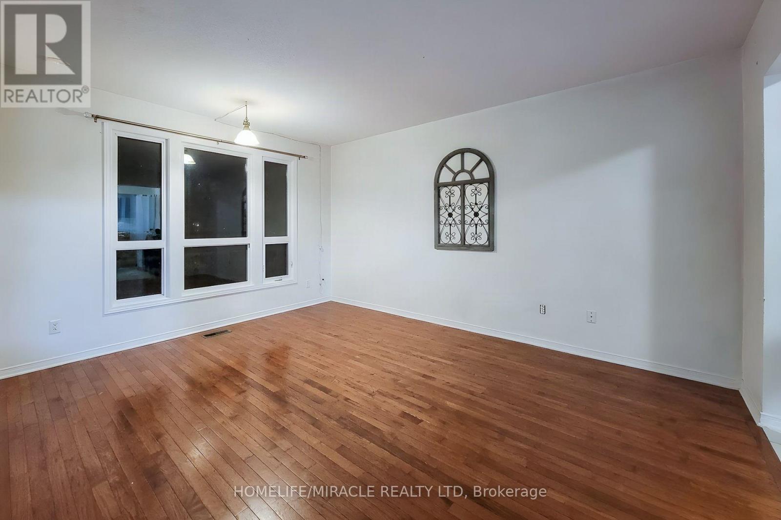 30 Jerome Crescent Property Photo 6
