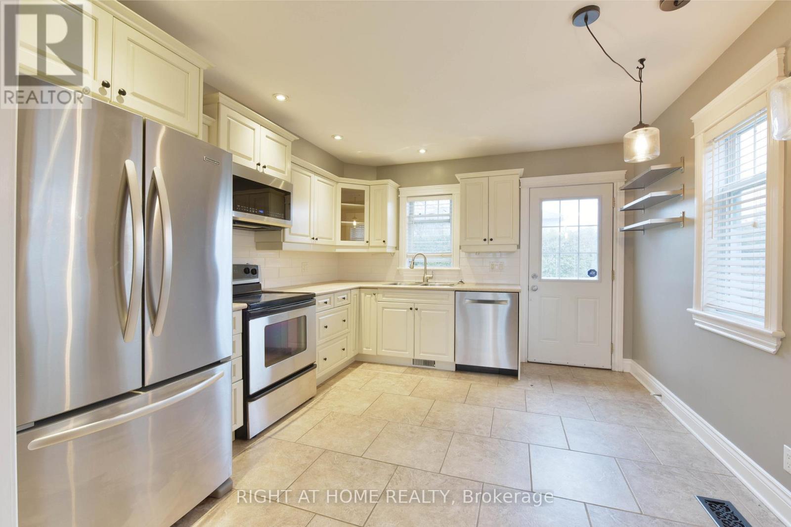 37 Rossland Avenue Property Photo 5