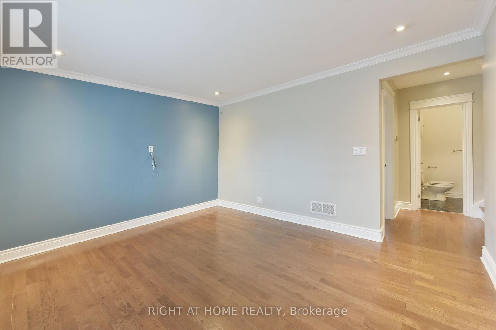 37 Rossland Avenue Property Photo 10