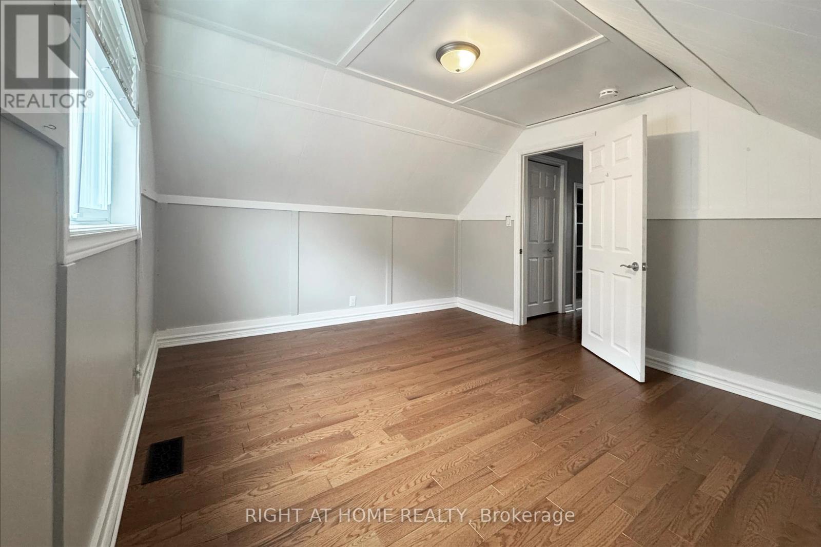 37 Rossland Avenue Property Photo 18