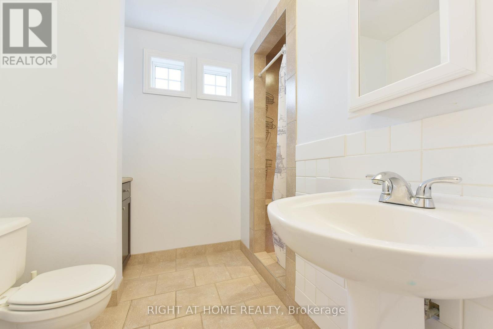 37 Rossland Avenue Property Photo 19