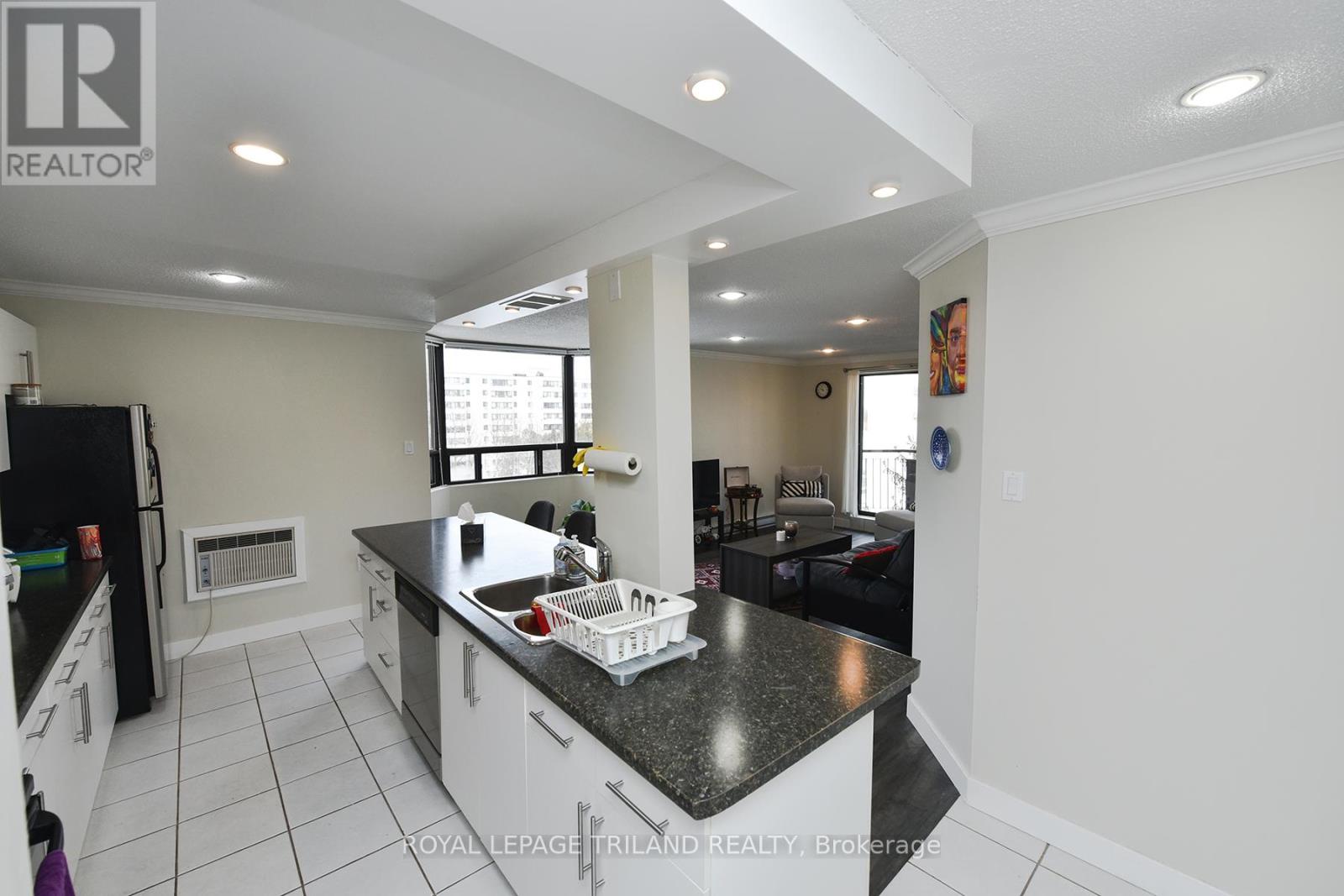 605 - 75 Huxley Street Property Photo 6