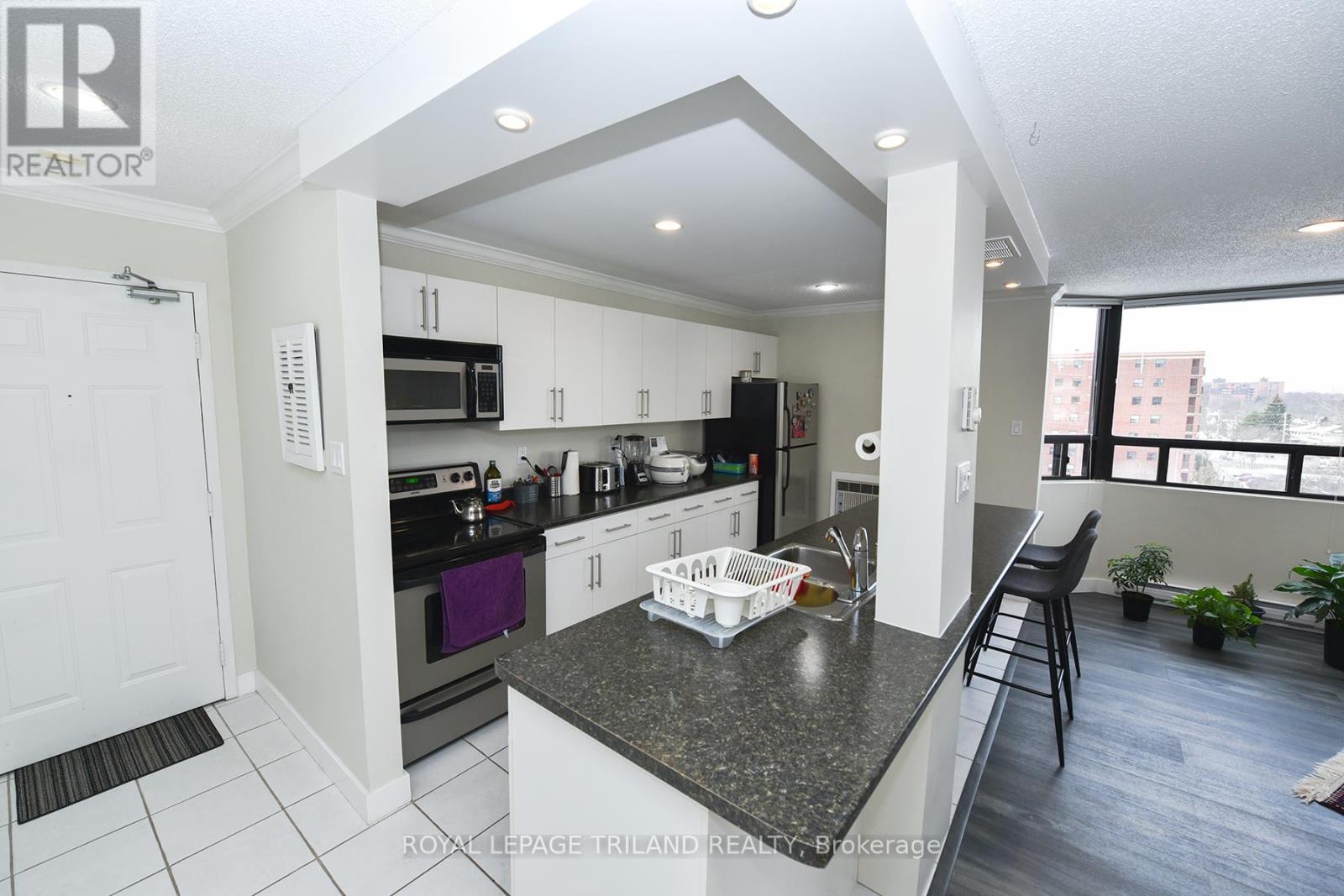 605 - 75 Huxley Street Property Photo 7