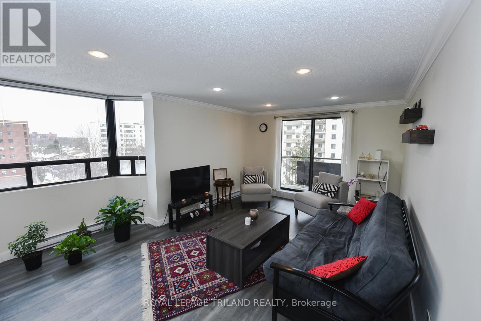 605 - 75 Huxley Street Property Photo 8