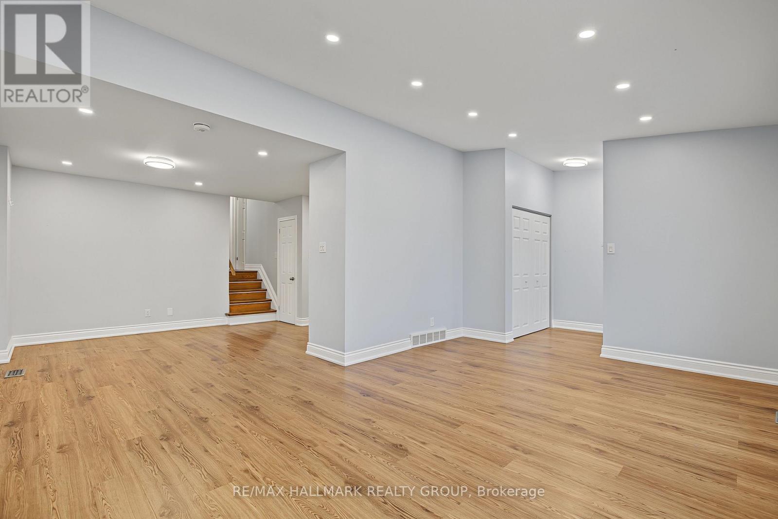 Unit A (upper Unit) - 1135 Maitland Avenue Property Photo 7