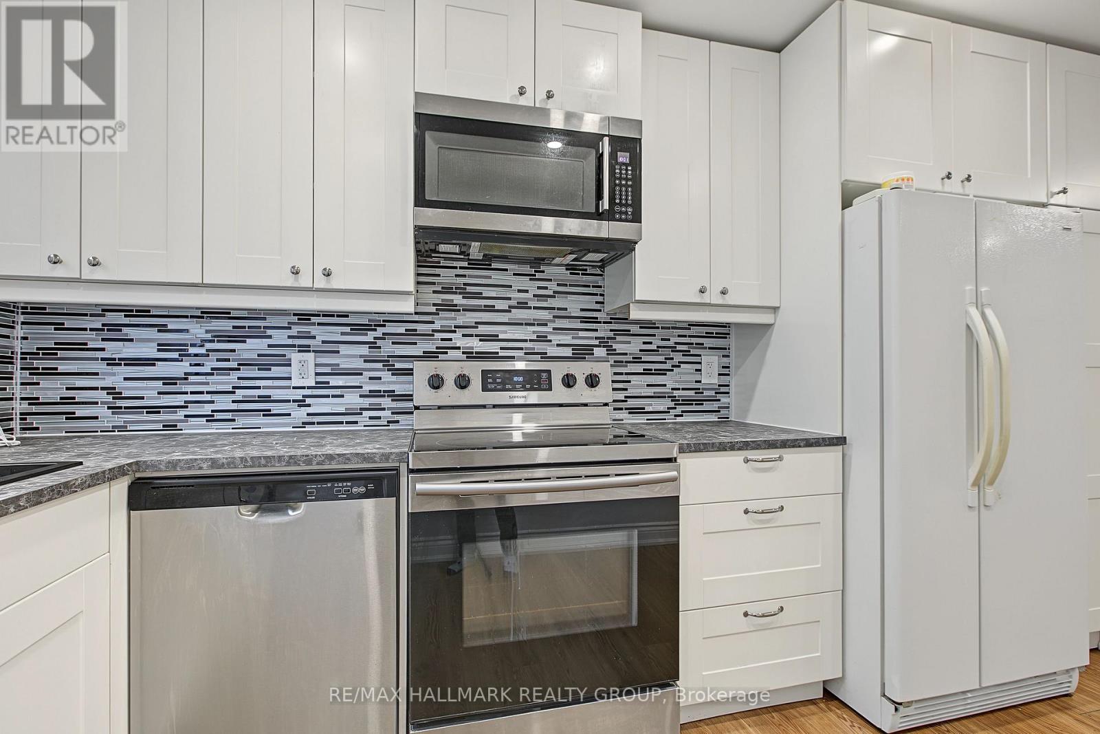 Unit A (upper Unit) - 1135 Maitland Avenue Property Photo 9