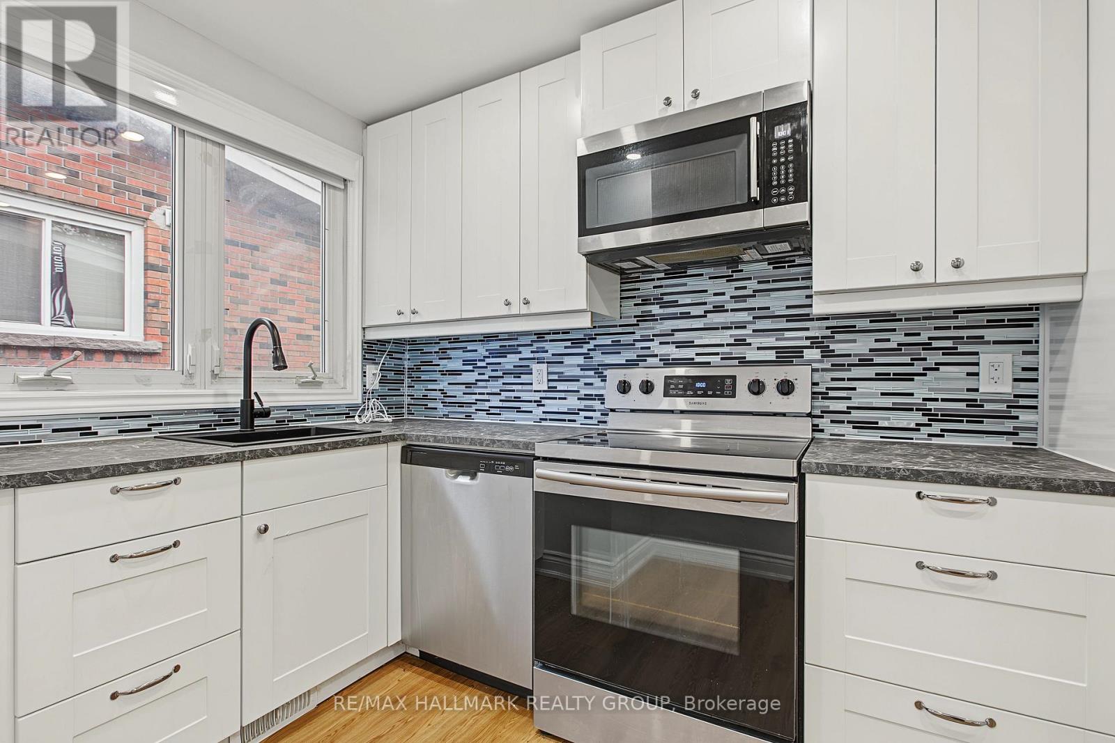 Unit A (upper Unit) - 1135 Maitland Avenue Property Photo 11