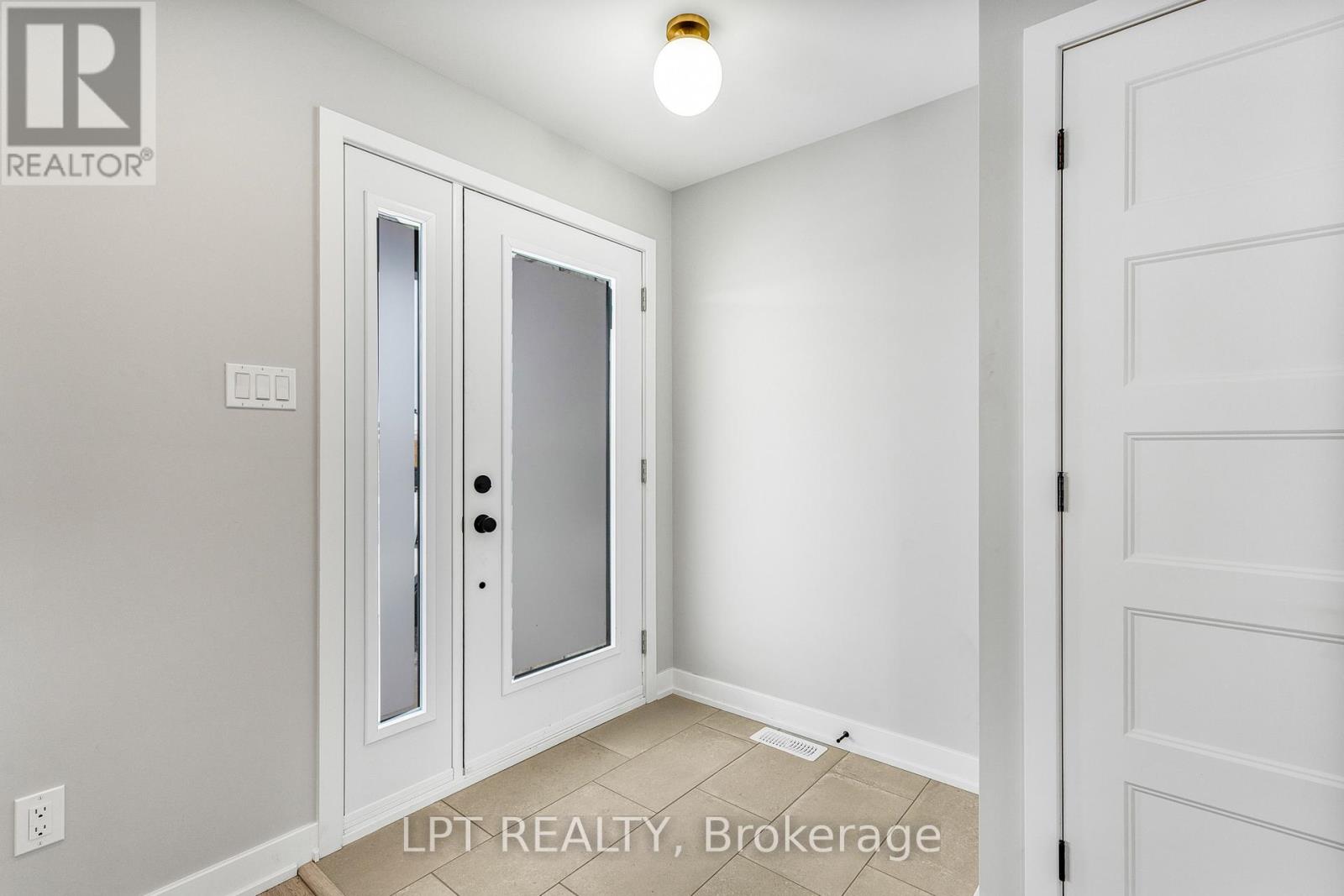 975 Katia Street Property Photo 4
