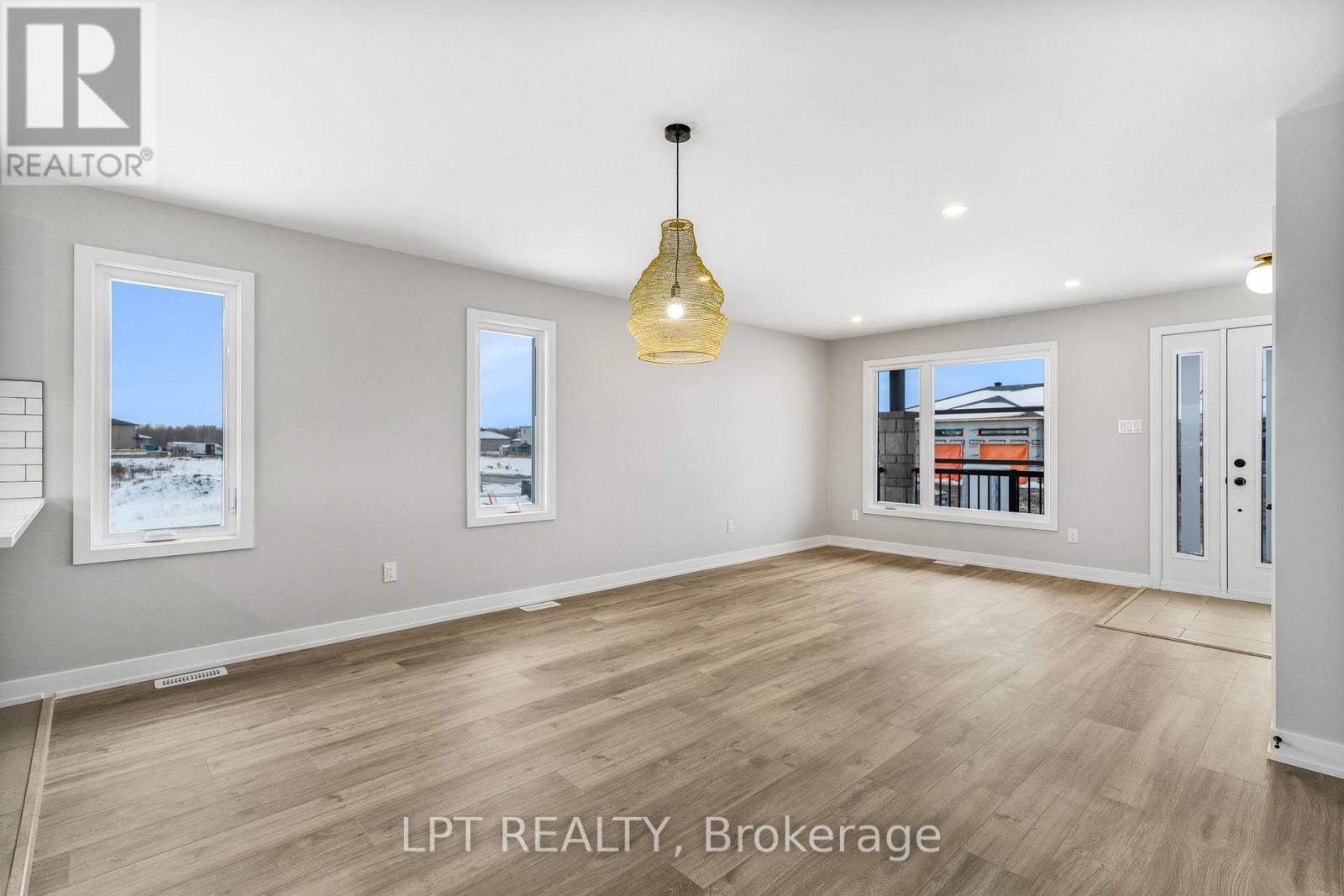 975 Katia Street Property Photo 8