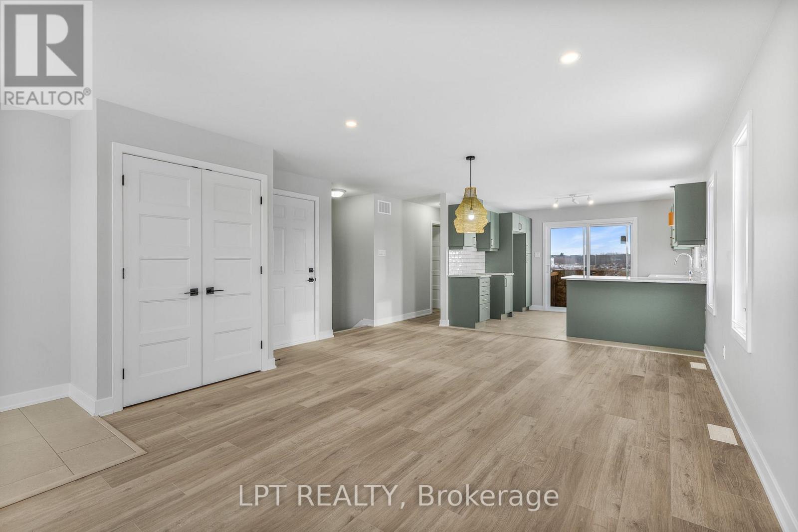 957 Katia Street Property Photo 8