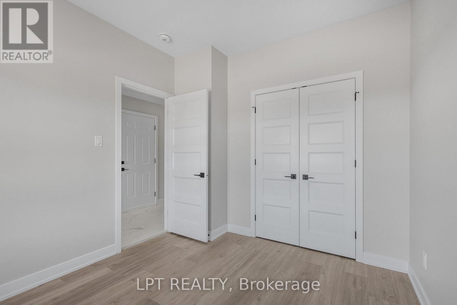 960 Katia Street Property Photo 3