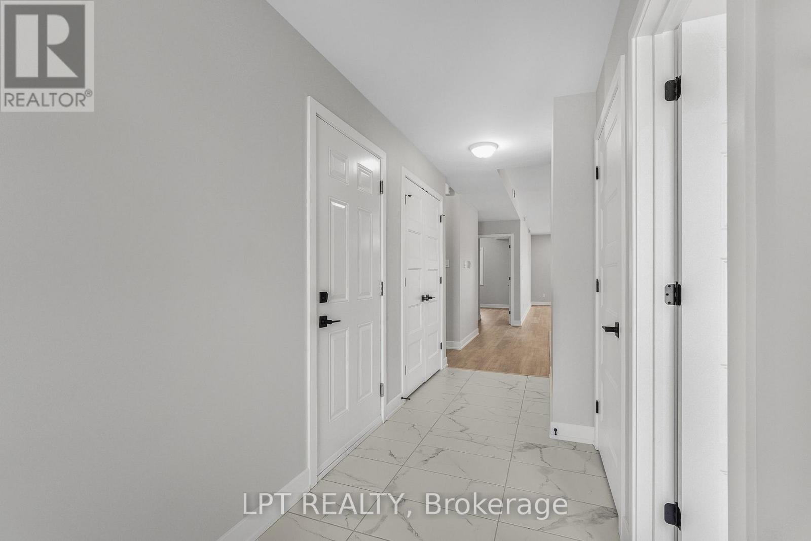 960 Katia Street Property Photo 4