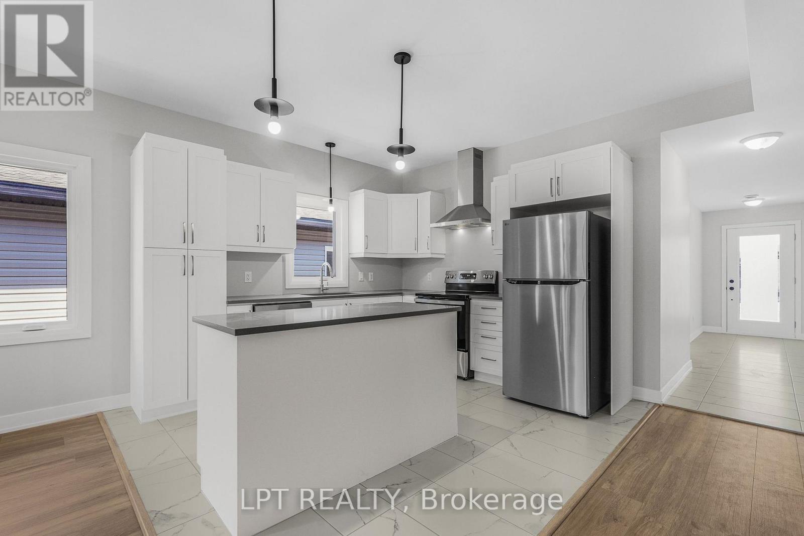 960 Katia Street Property Photo 6