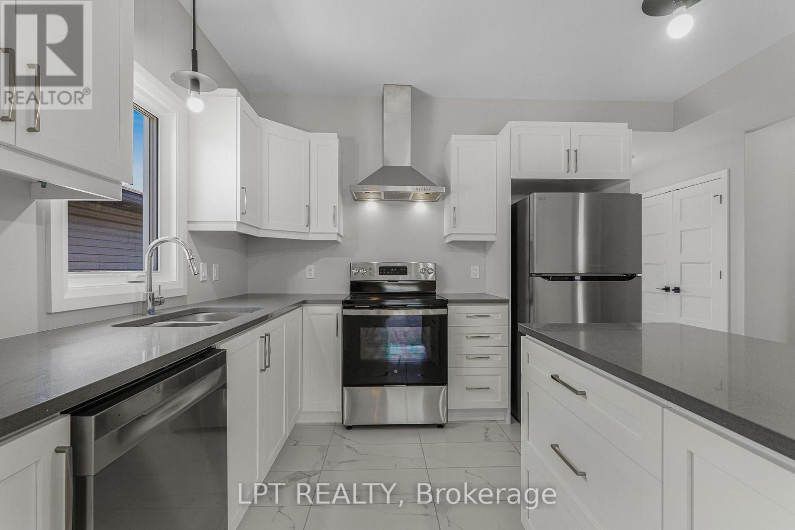 960 Katia Street Property Photo 8