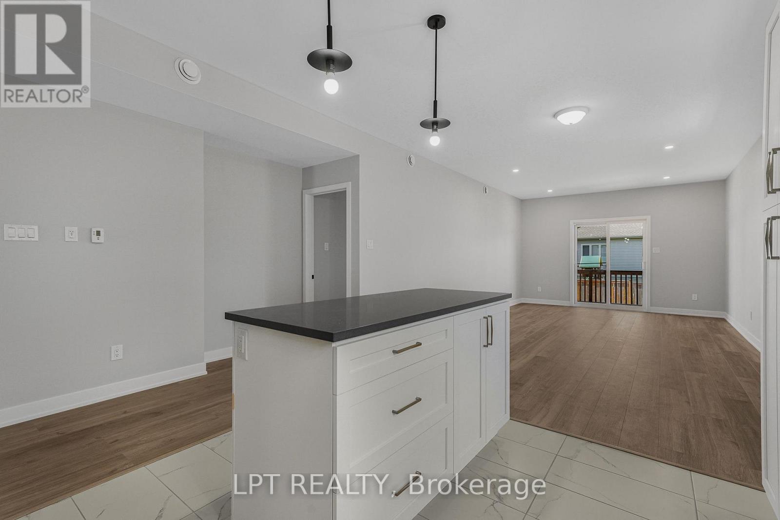 960 Katia Street Property Photo 9