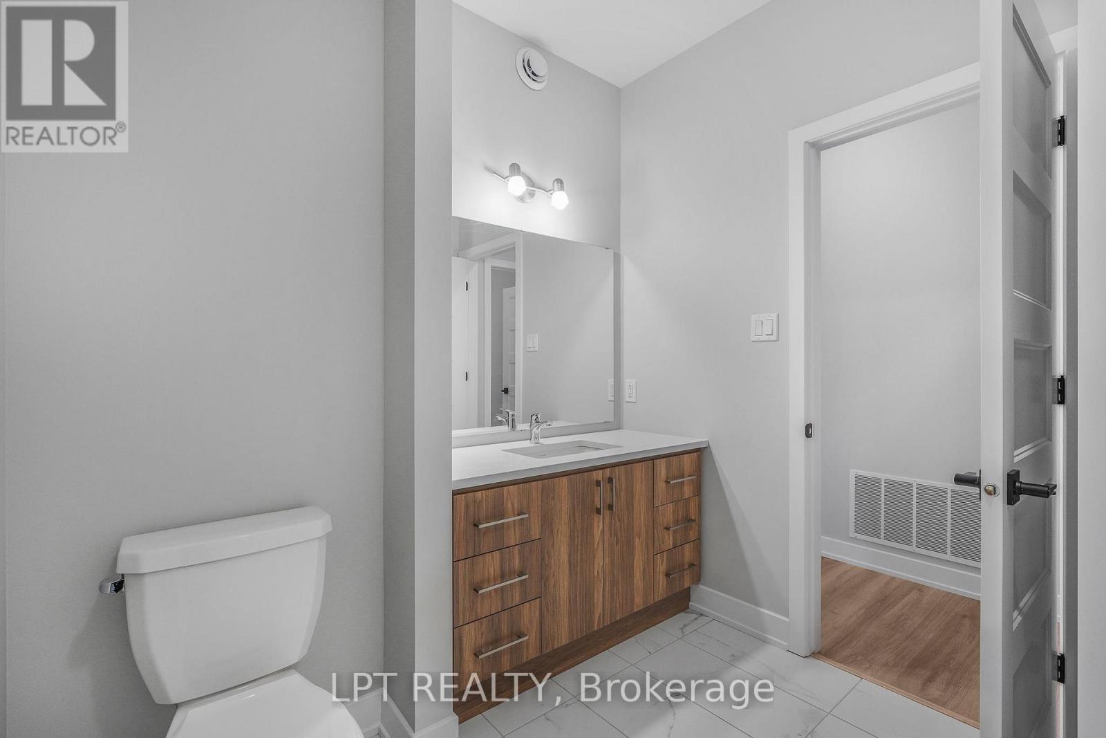 960 Katia Street Property Photo 17