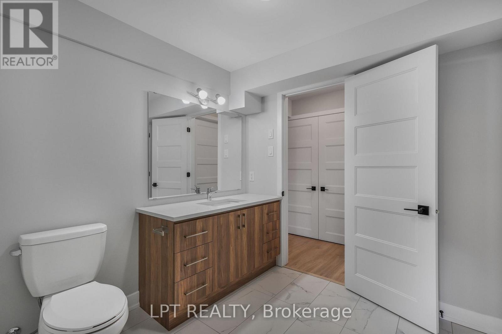 960 Katia Street Property Photo 35