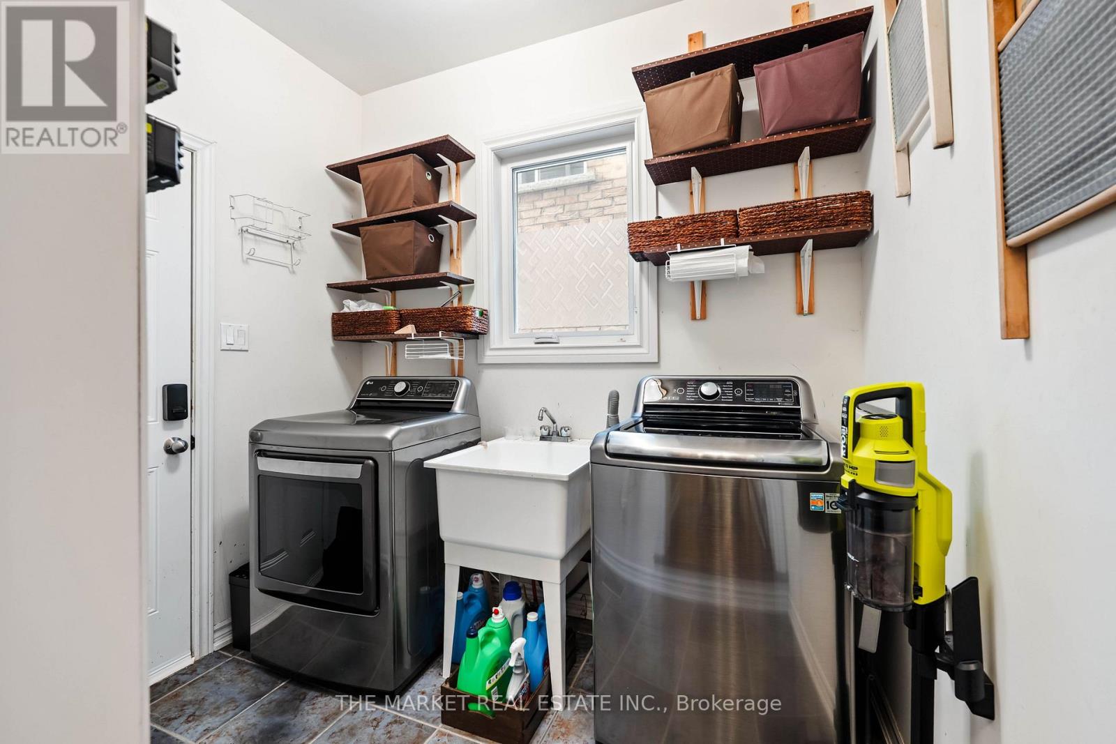 877 O'reilly Crescent Property Photo 25