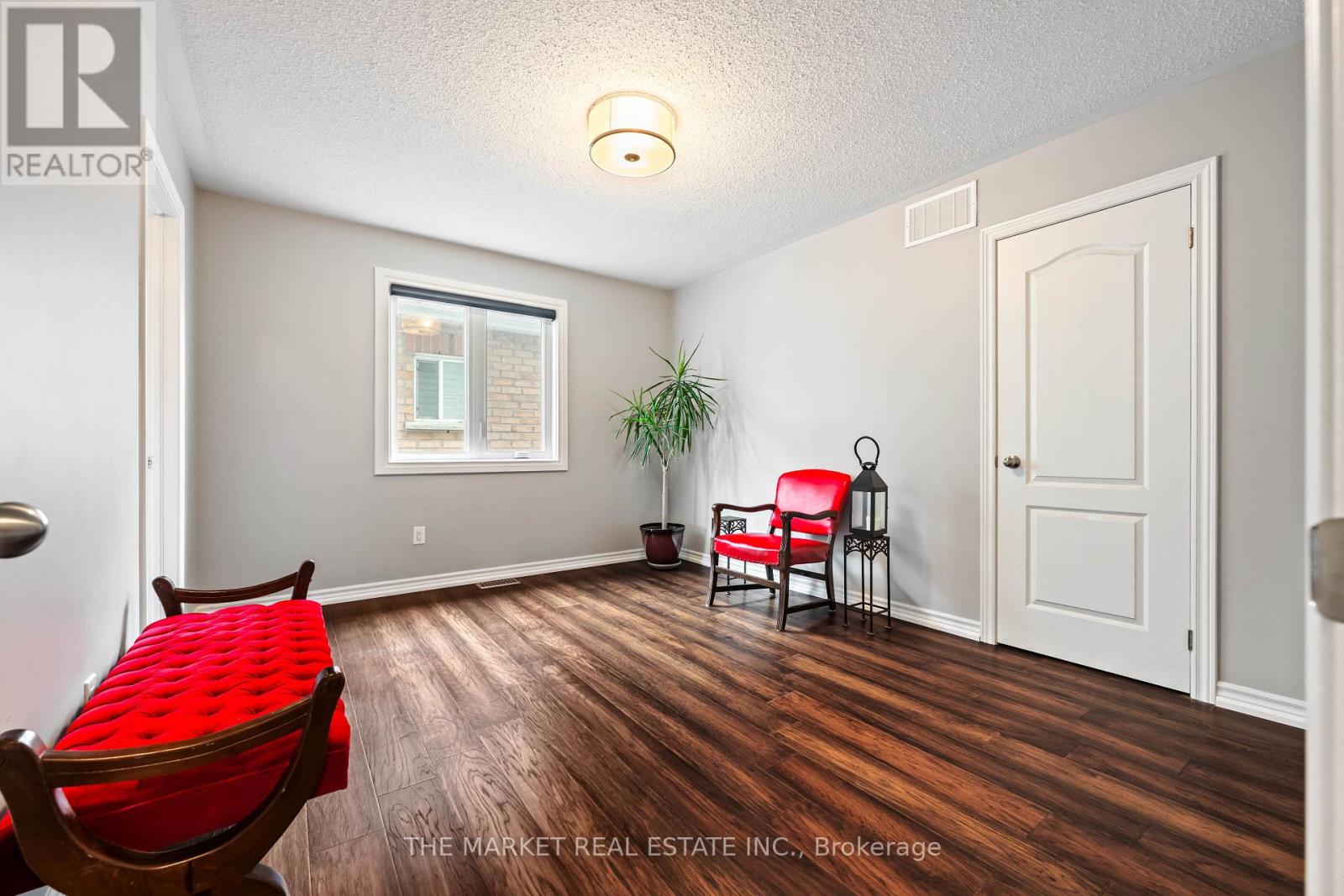 877 O'reilly Crescent Property Photo 34
