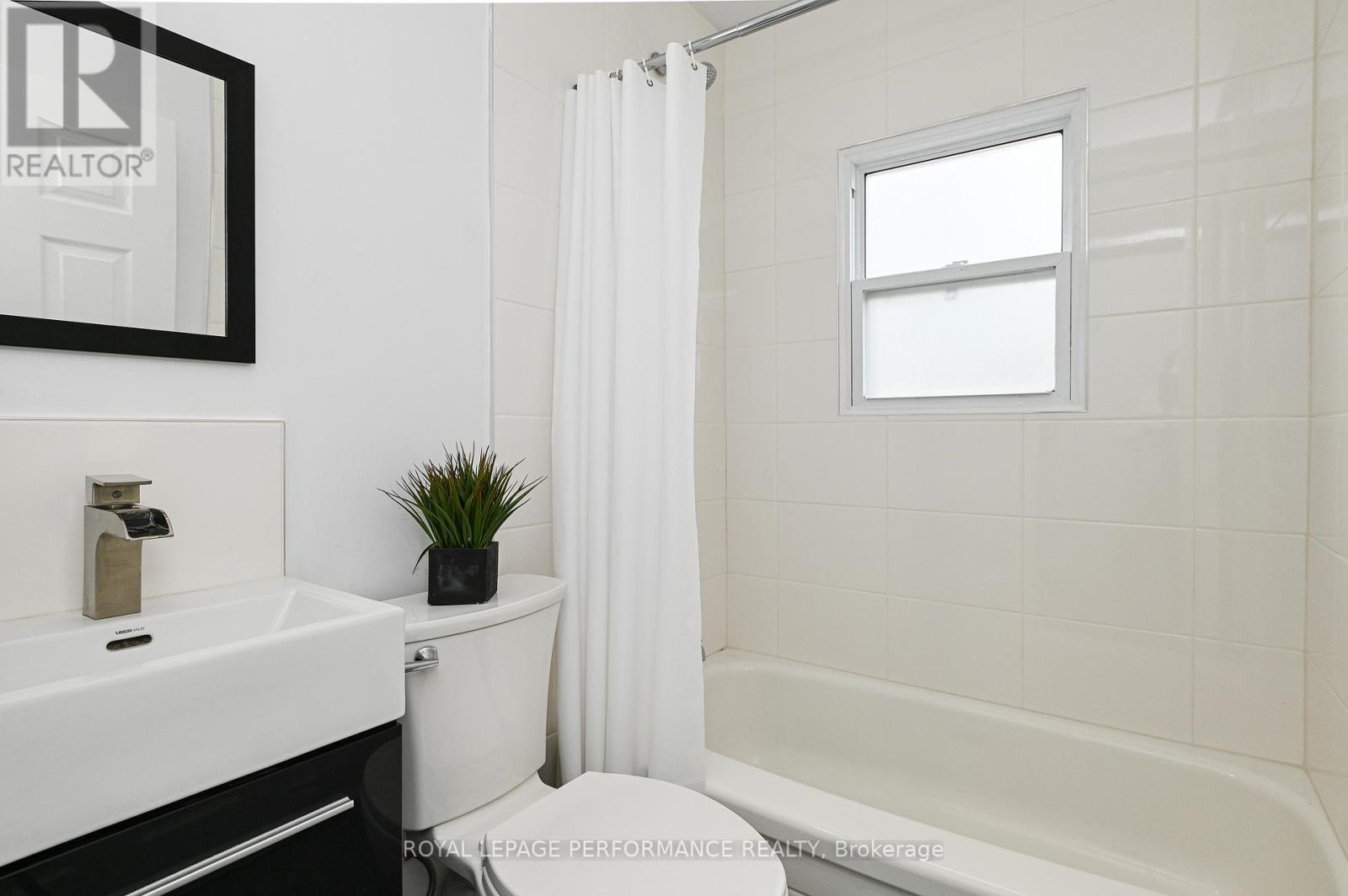 3 - 123 Pamilla Street Property Photo 17