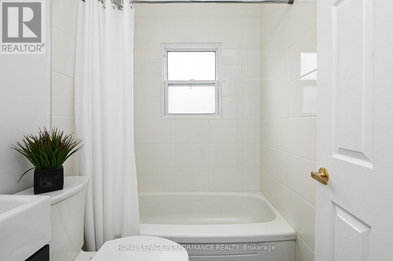 3 - 123 Pamilla Street Property Photo 18