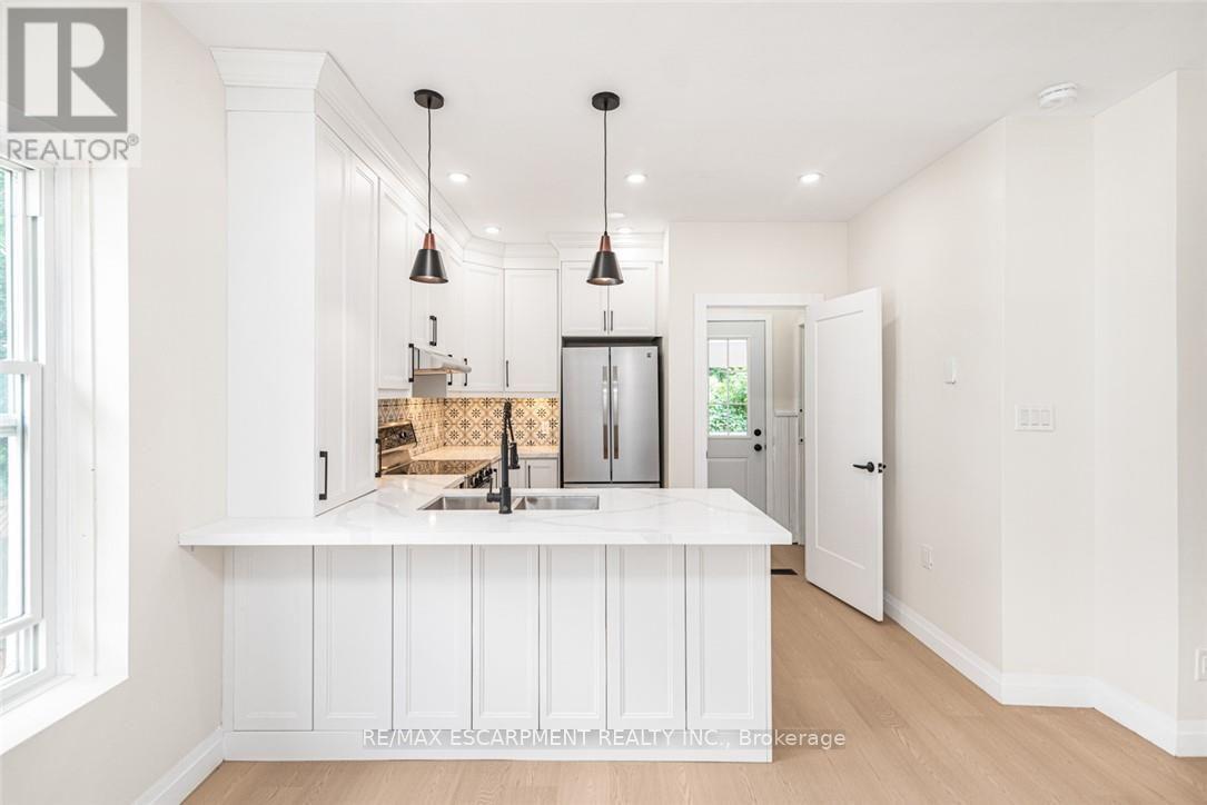 203 Brock Street Property Photo 5