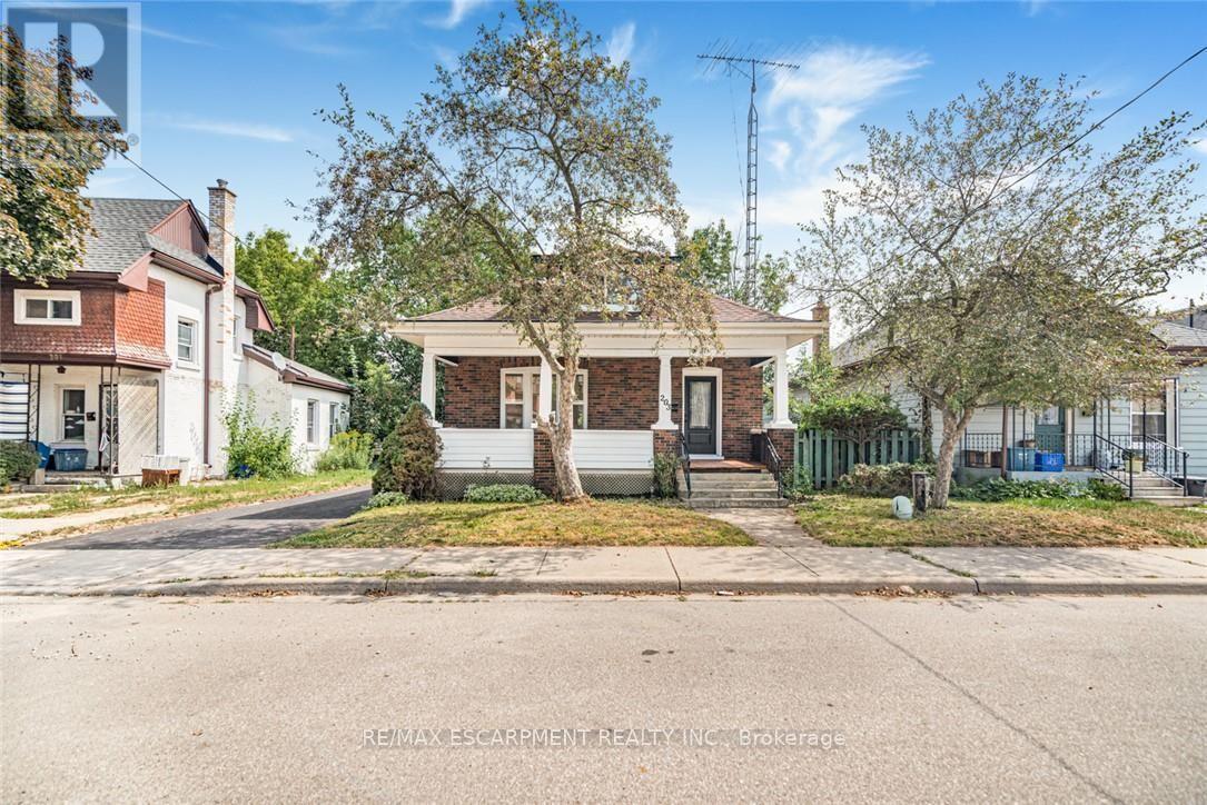 203 Brock Street Property Photo 42