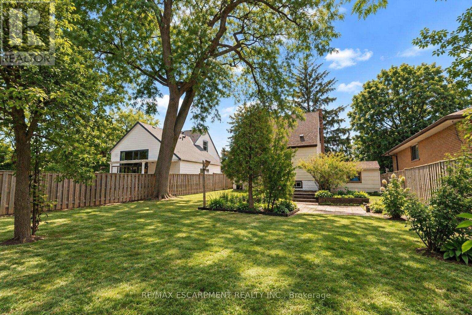 269 Queensdale Avenue E Property Photo 8